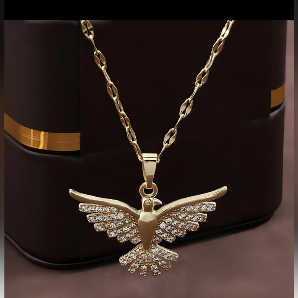 Eagle 18 K necklace